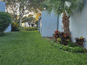 1064 NW 97th Ave, Pembroke Pines FL 33024