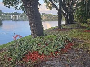 1064 NW 97th Ave, Pembroke Pines FL 33024