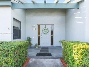 1064 NW 97th Ave, Pembroke Pines FL 33024