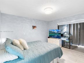 1064 NW 97th Ave, Pembroke Pines FL 33024