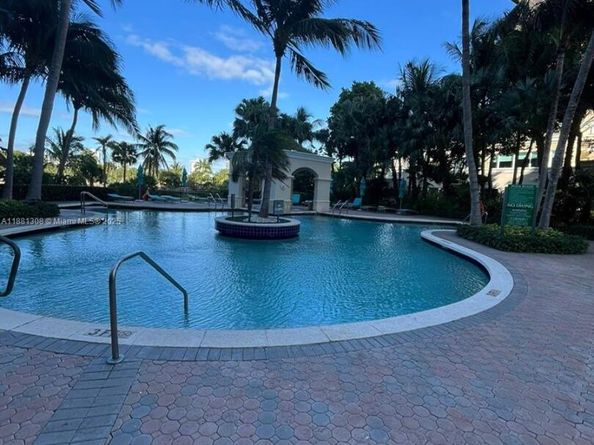 19501 S W country Club dr 1706, Aventura FL 33180