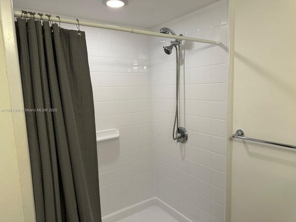 19501 S W country Club dr 1706, Aventura FL 33180