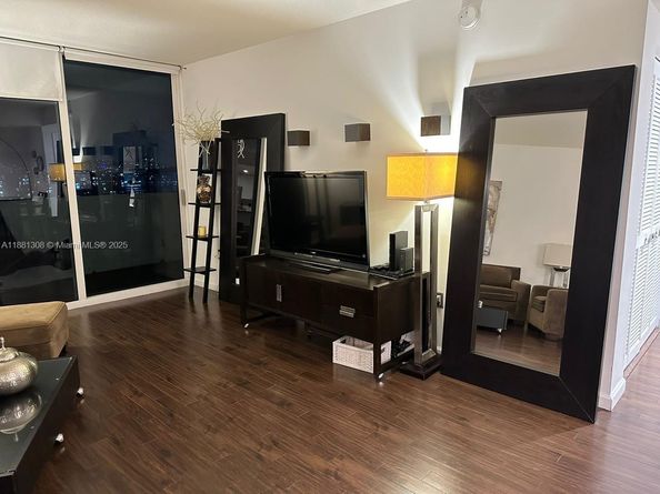 19501 S W country Club dr 1706, Aventura FL 33180