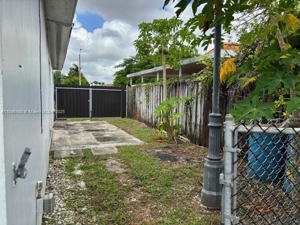 8750 SW 42nd Ter, Miami FL 33165