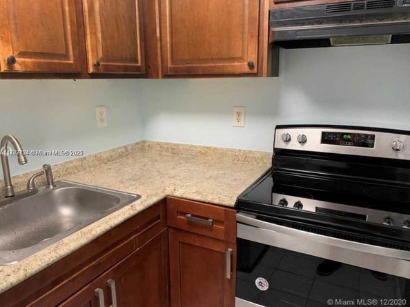 241 SE 9th Ave 109, Pompano Beach FL 33060