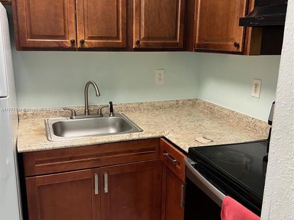 241 SE 9th Ave 109, Pompano Beach FL 33060