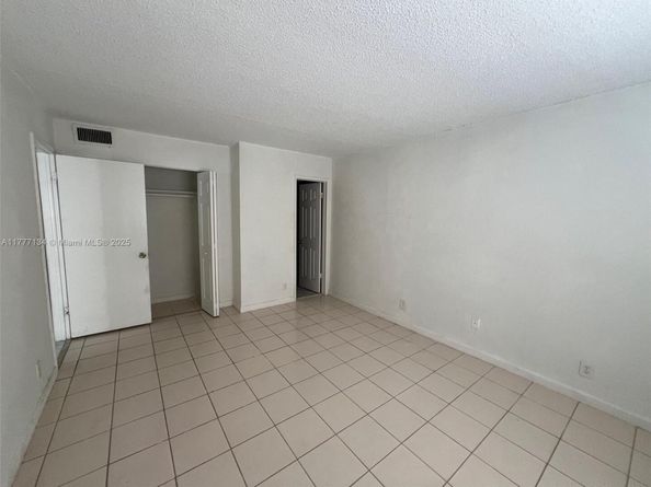 241 SE 9th Ave 109, Pompano Beach FL 33060