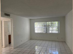 241 SE 9th Ave 109, Pompano Beach FL 33060