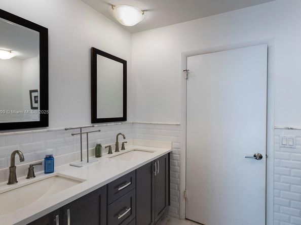 11900 SW 72nd Pl, Pinecrest FL 33156