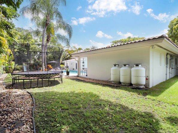 11900 SW 72nd Pl, Pinecrest FL 33156