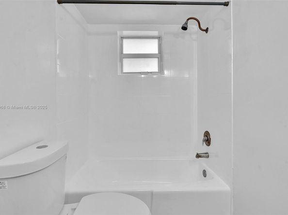 1398 NE 191st St C104, Miami FL 33179