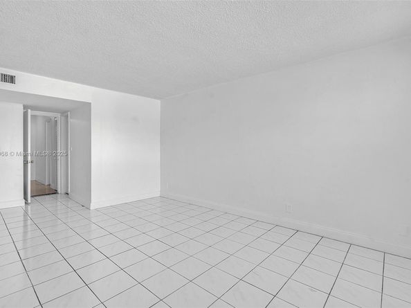 1398 NE 191st St C104, Miami FL 33179