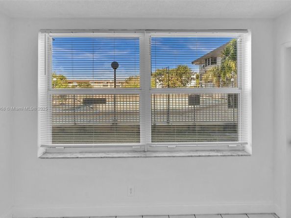 1398 NE 191st St C104, Miami FL 33179