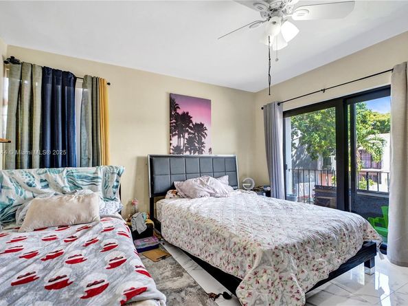 2419 NW 11th St 21D, Miami FL 33125