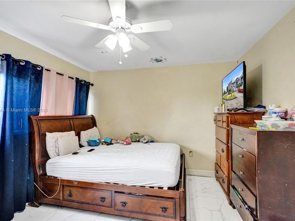 2419 NW 11th St 21D, Miami FL 33125
