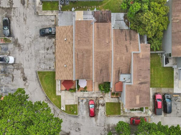 2419 NW 11th St 21D, Miami FL 33125