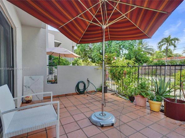 2419 NW 11th St 21D, Miami FL 33125