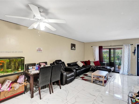 2419 NW 11th St 21D, Miami FL 33125