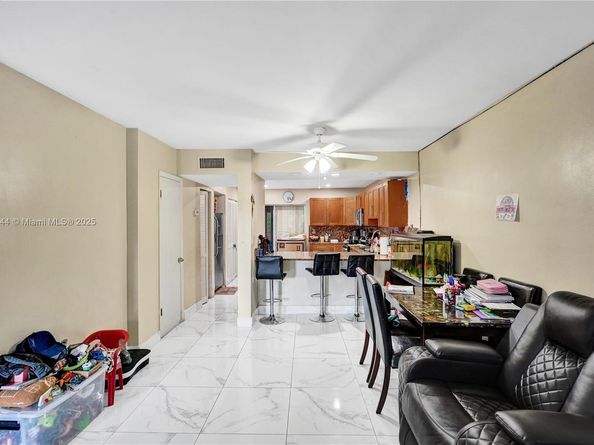 2419 NW 11th St 21D, Miami FL 33125