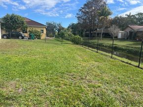 11520 NW 26th St, Plantation FL 33323