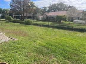 11520 NW 26th St, Plantation FL 33323