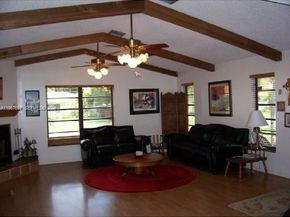 11520 NW 26th St, Plantation FL 33323