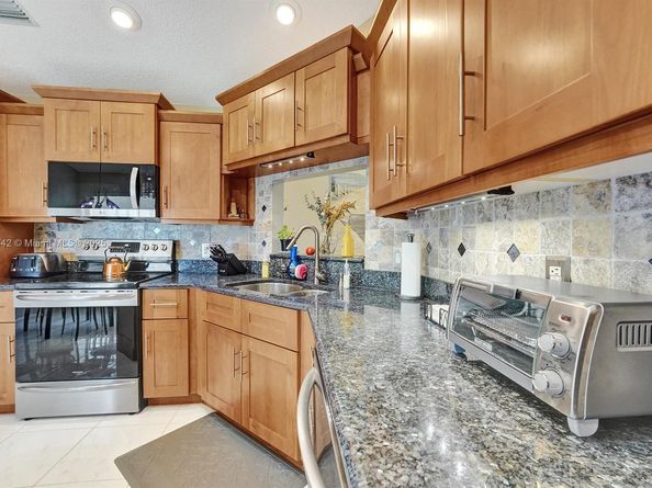 6081 Bluegrass Dr, Boynton Beach FL 33437