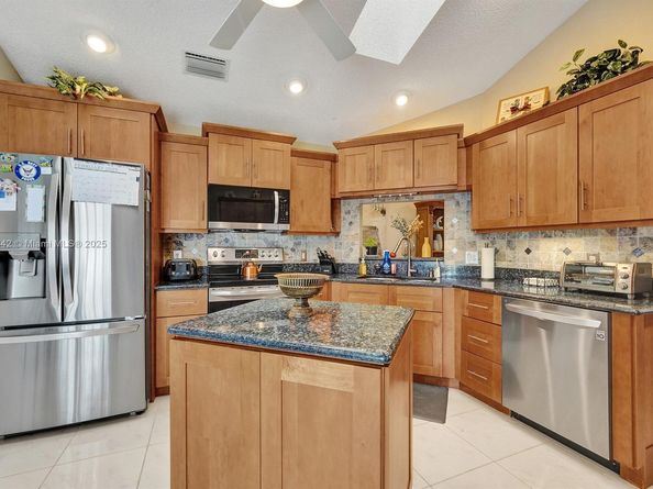 6081 Bluegrass Dr, Boynton Beach FL 33437