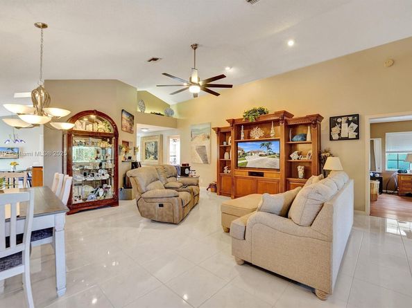 6081 Bluegrass Dr, Boynton Beach FL 33437