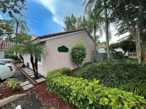 1462 Springside Dr, Weston FL 33326