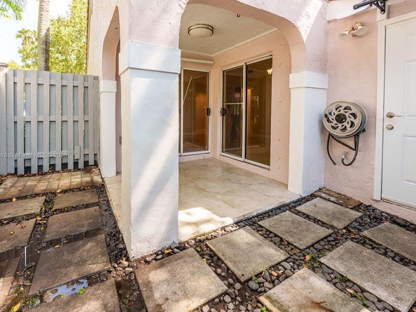 1462 Springside Dr, Weston FL 33326