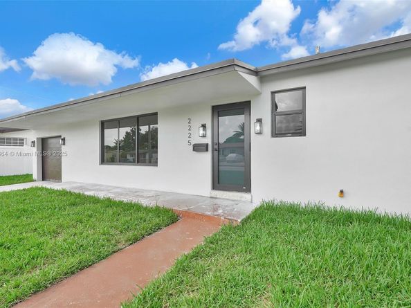 2225 NW 195th St, Miami Gardens FL 33056