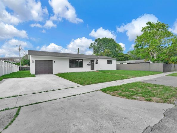 2225 NW 195th St, Miami Gardens FL 33056
