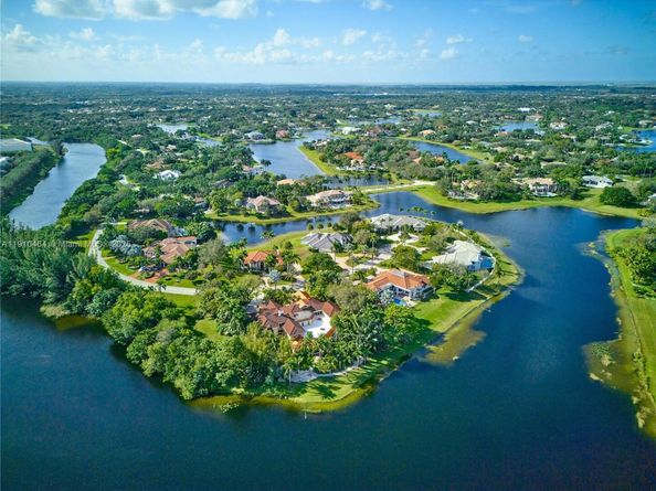 2939 Paddock Ln, Weston FL 33331