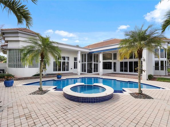 2939 Paddock Ln, Weston FL 33331