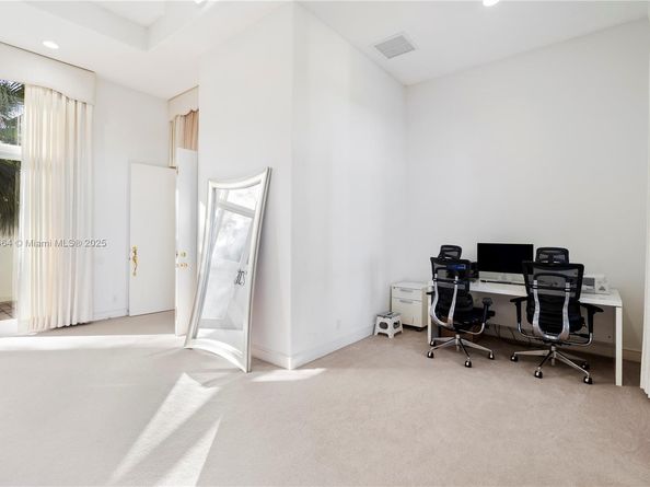 2939 Paddock Ln, Weston FL 33331