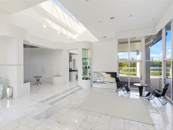 2939 Paddock Ln, Weston FL 33331