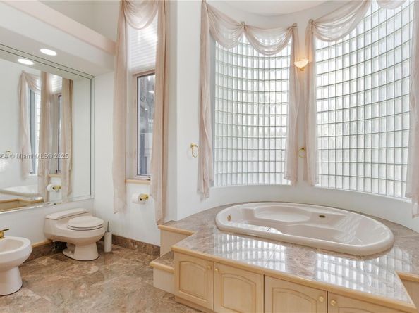 2939 Paddock Ln, Weston FL 33331