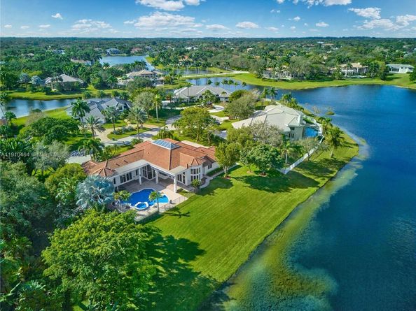 2939 Paddock Ln, Weston FL 33331