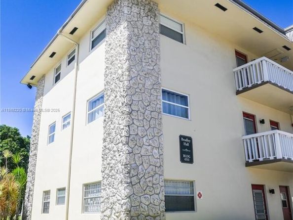 4311 NW 16th St B109, Lauderhill FL 33313