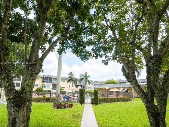4311 NW 16th St B109, Lauderhill FL 33313