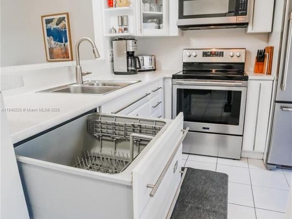 4311 NW 16th St B109, Lauderhill FL 33313