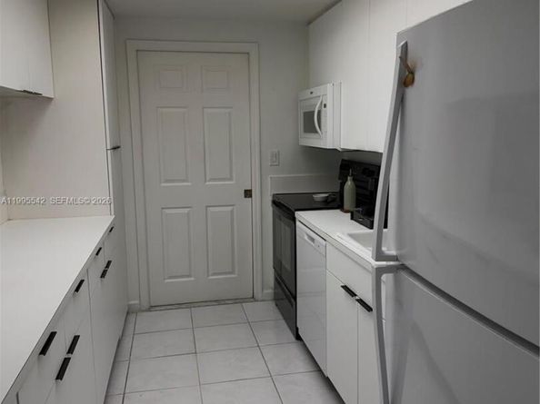 9725 NW 52nd St 111, Doral FL 33178