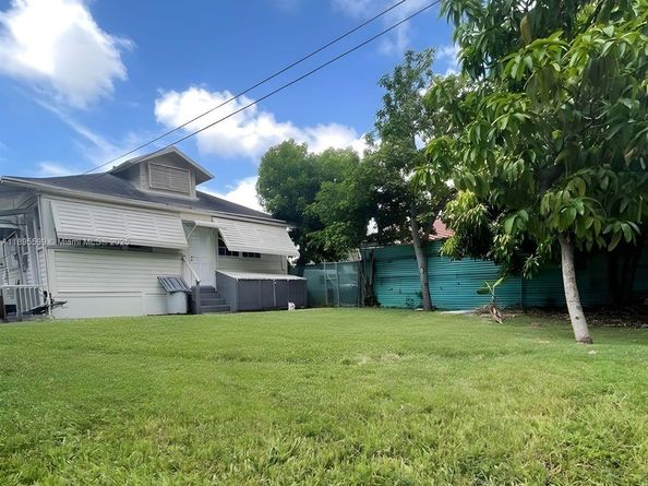 1759 NW 18th Ter, Miami FL 33125