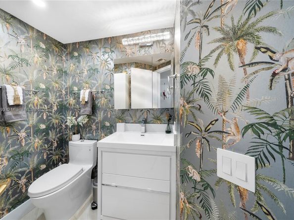 701 Brickell Key Blvd 707, Miami FL 33131