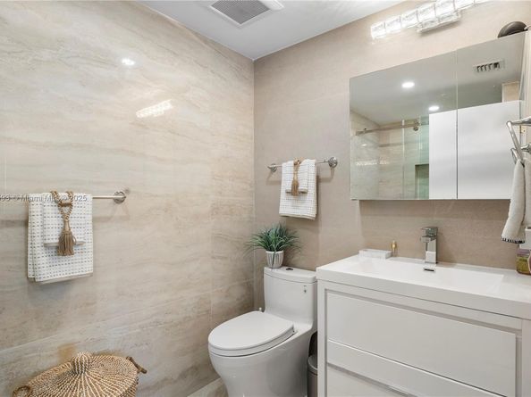 701 Brickell Key Blvd 707, Miami FL 33131