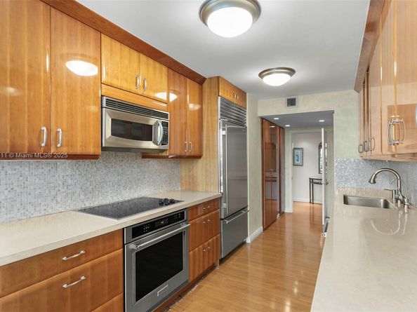 19667 Turnberry Way 12E, Aventura FL 33180