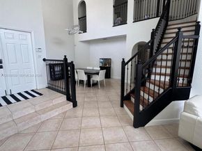 10873 NW 71st St, Doral FL 33178