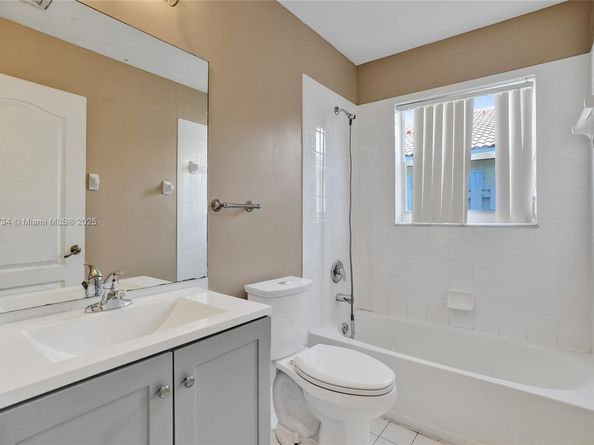 1560 SW 193rd Ter, Pembroke Pines FL 33029