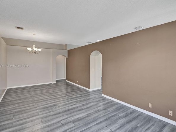 1560 SW 193rd Ter, Pembroke Pines FL 33029